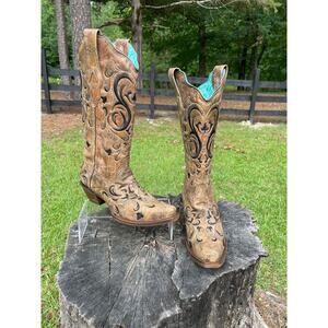 Corral Women's Boots-NWOT Size 6.5M Tan Black and Turquoise